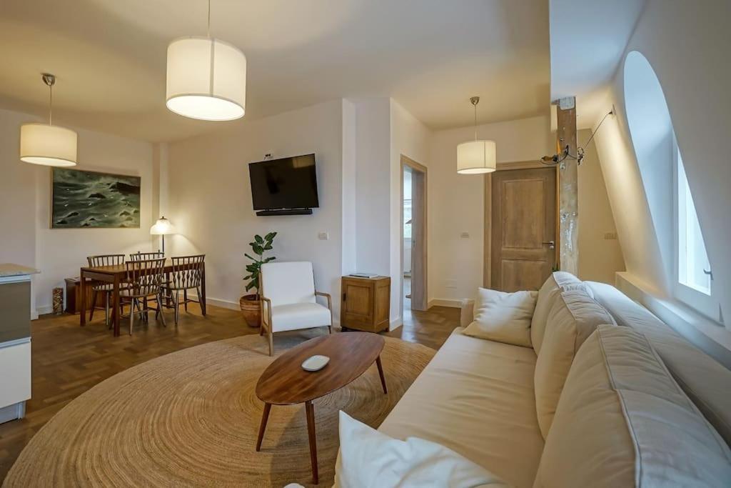 Central Apartment - Nido'S Area ブカレスト エクステリア 写真
